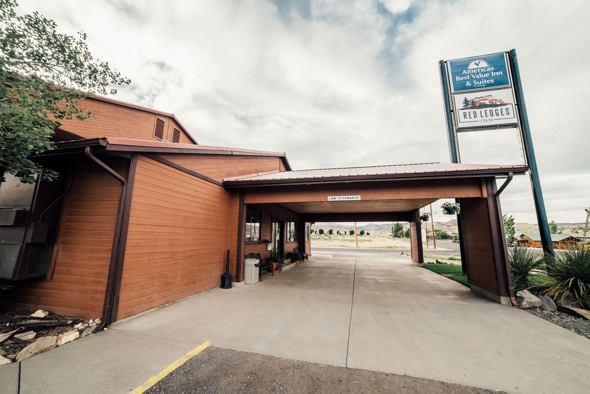 Red Ledges Inn