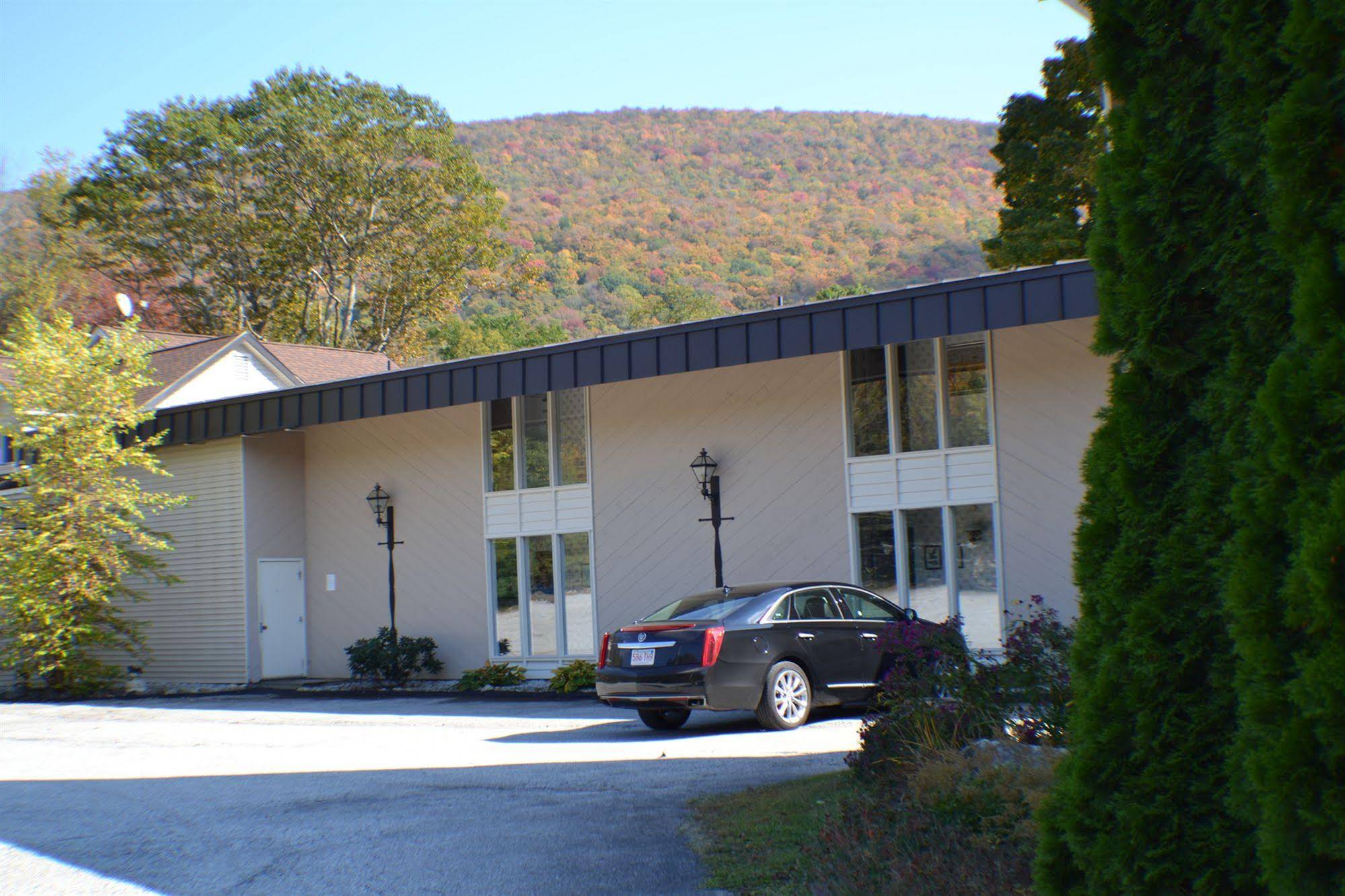 Toll Road Inn