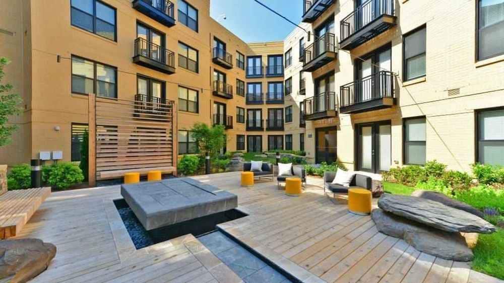 19Nineteen Clarendon