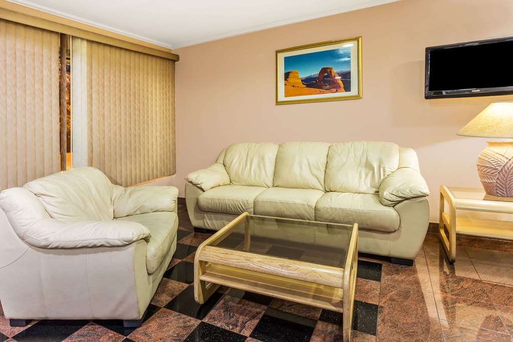 Days Inn by Wyndham Ashland