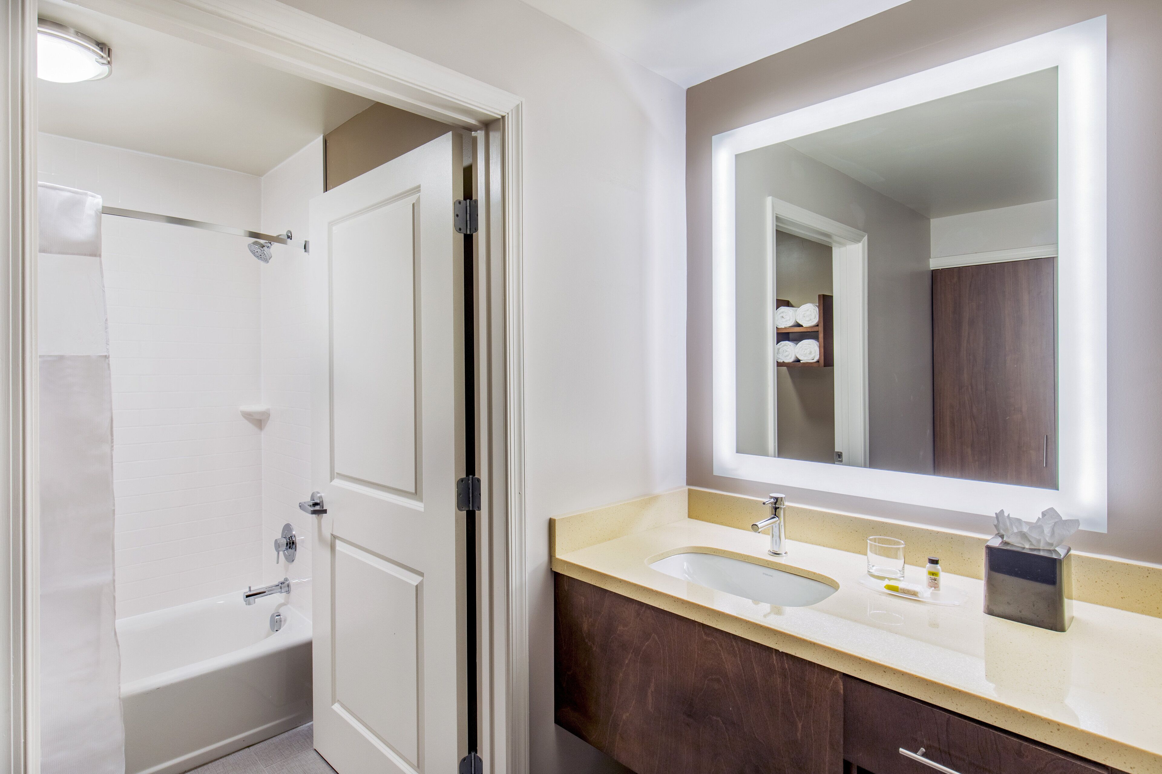 Staybridge Suites Charlottesville Airport
