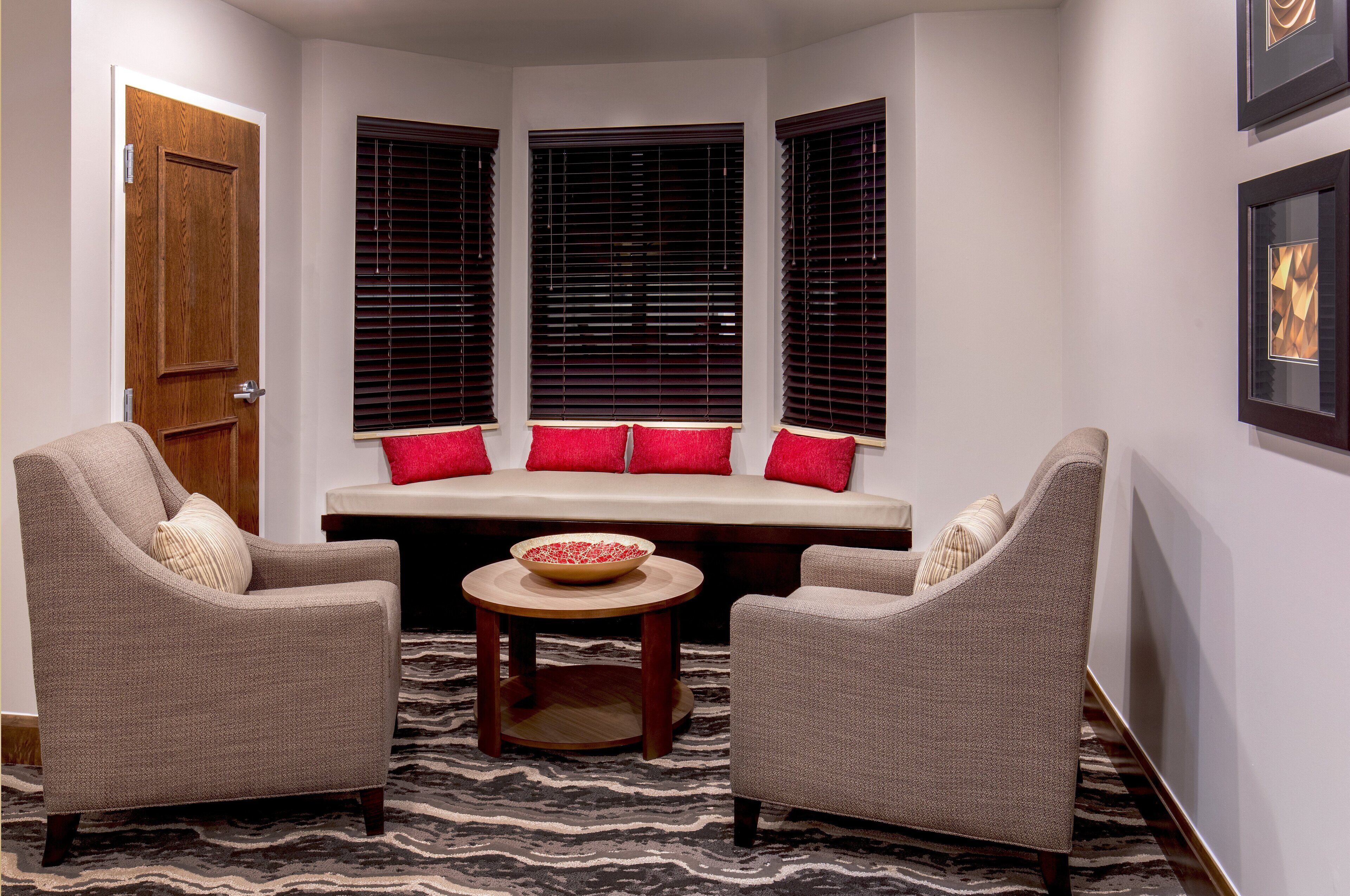 Staybridge Suites Charlottesville Airport
