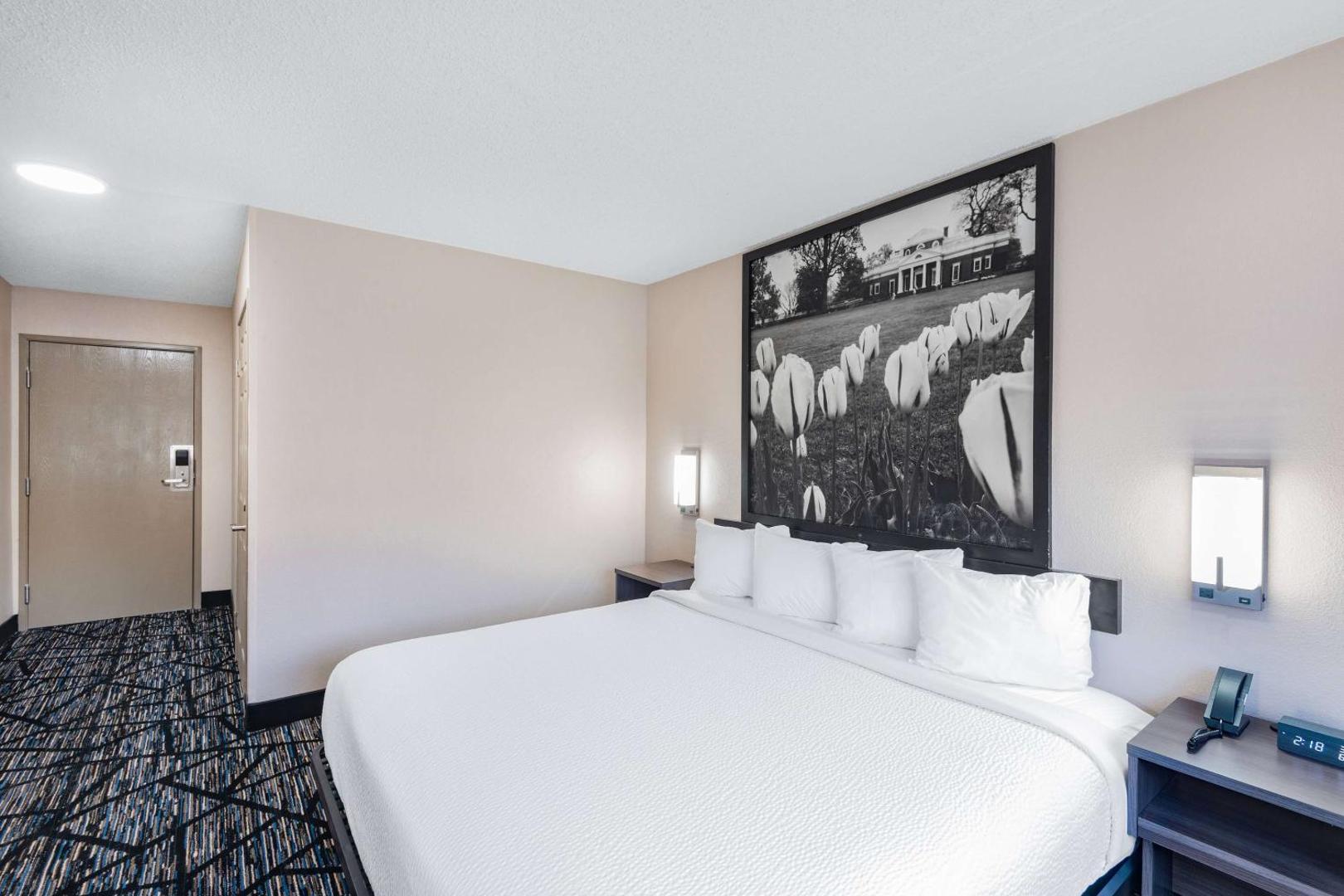 Super 8 by Wyndham Charlottesville