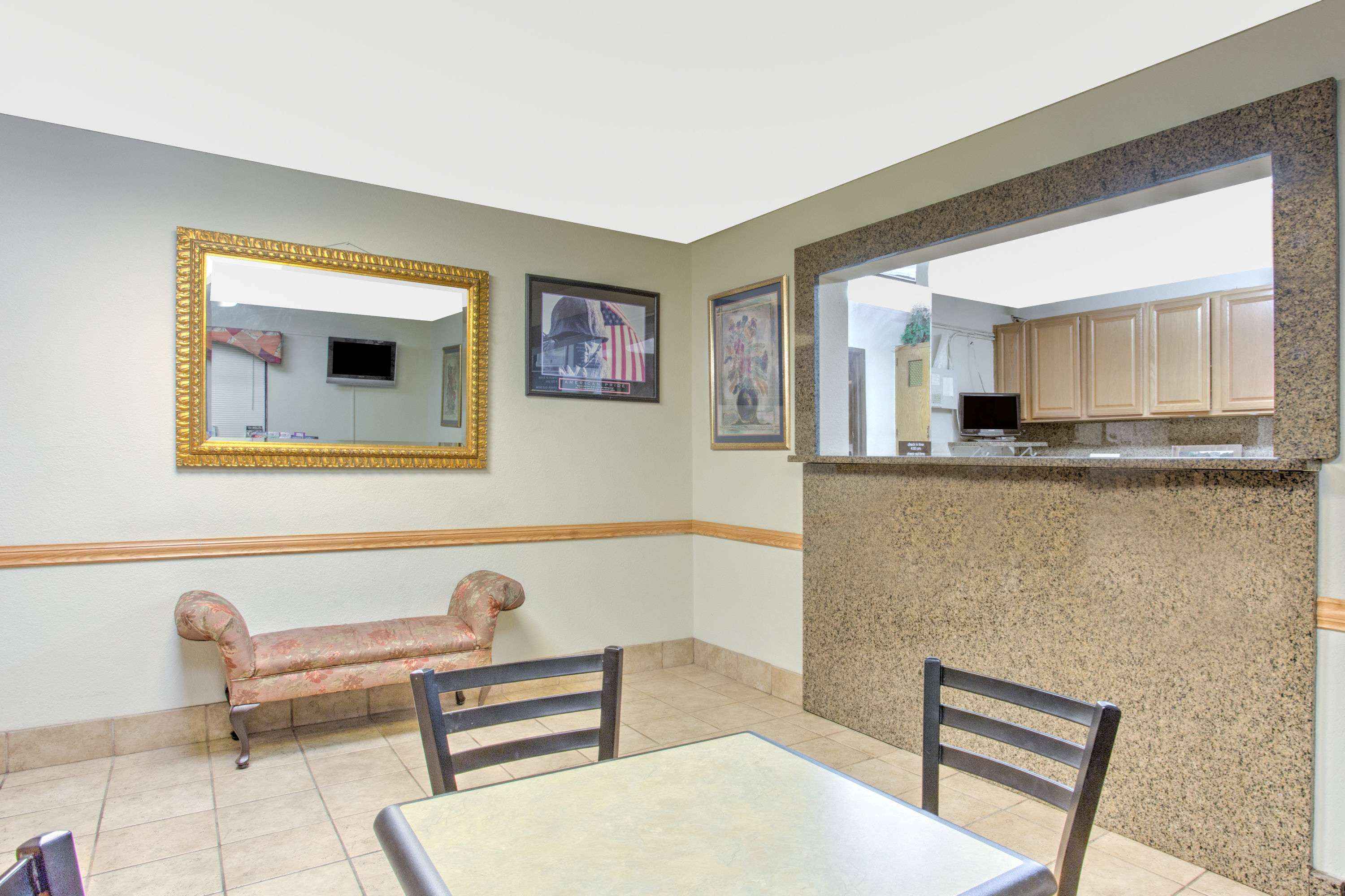 Super 8 by Wyndham Charlottesville