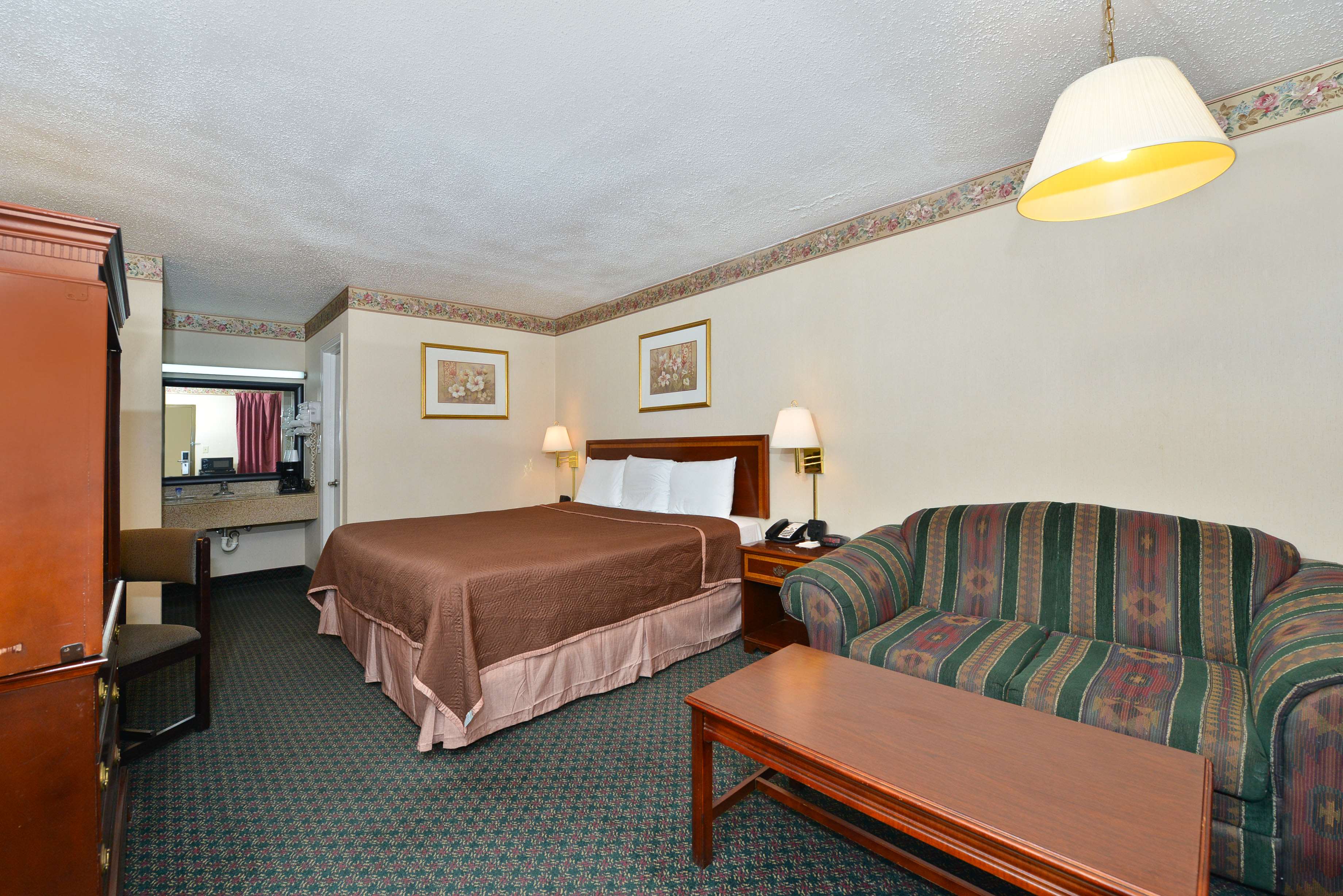 Americas Best Value Inn - Fredericksburg North
