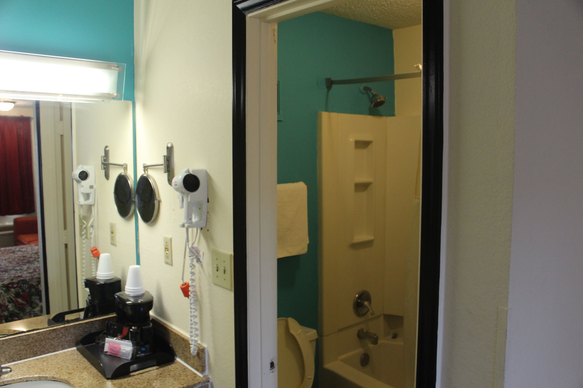 Americas Best Value Inn - Fredericksburg North