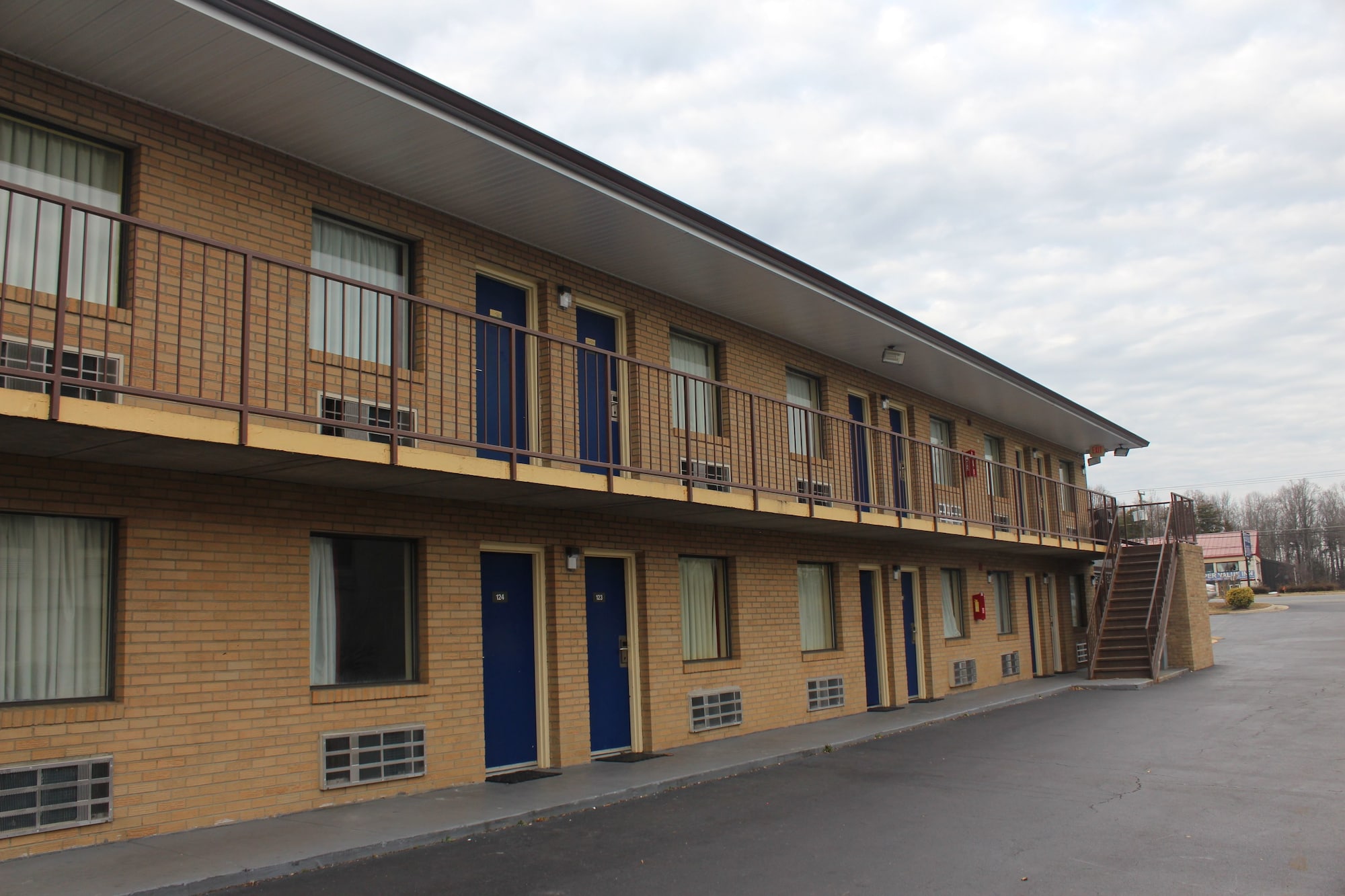 Americas Best Value Inn - Fredericksburg North