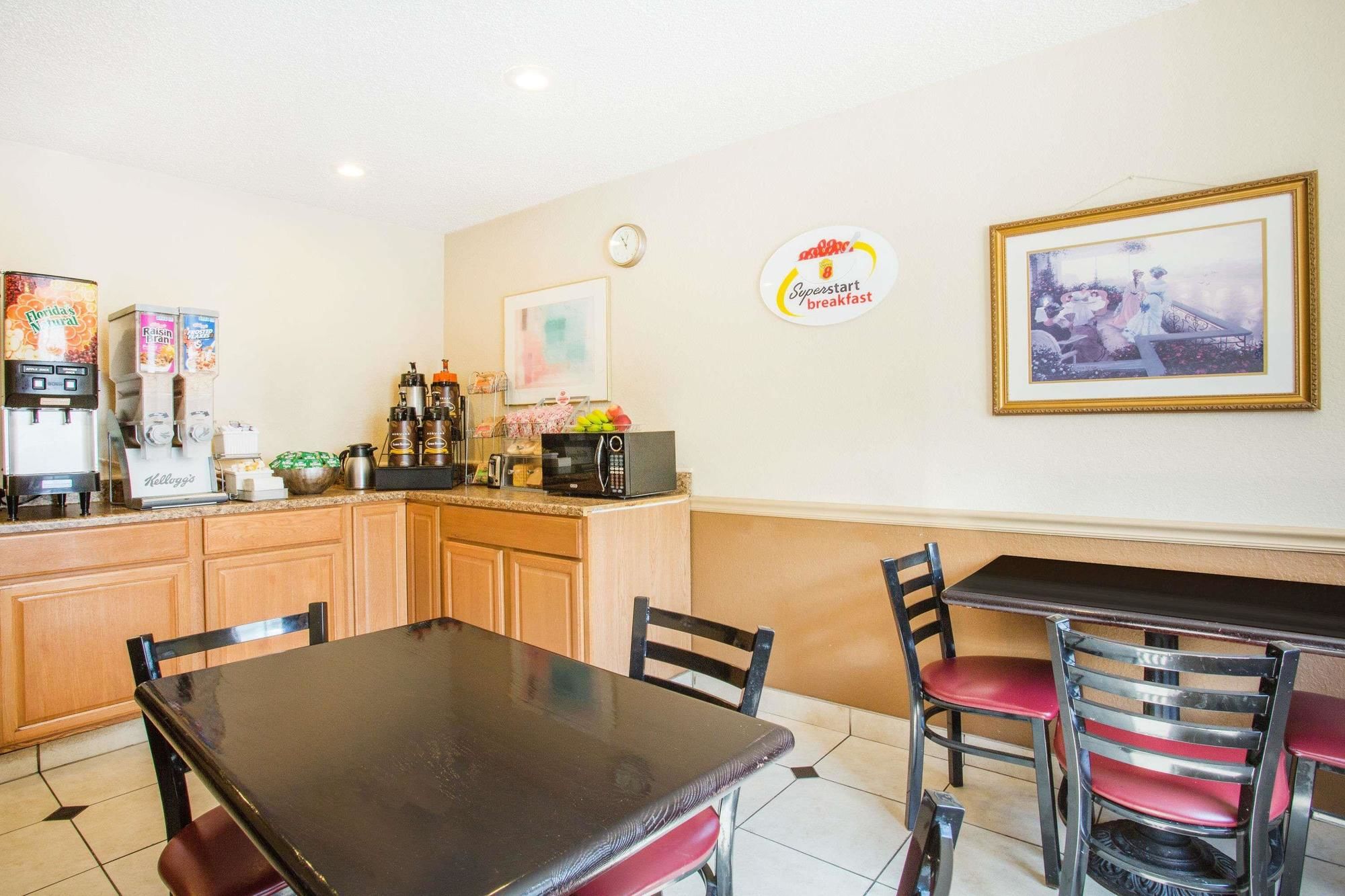 Super 8 by Wyndham Harrisonburg