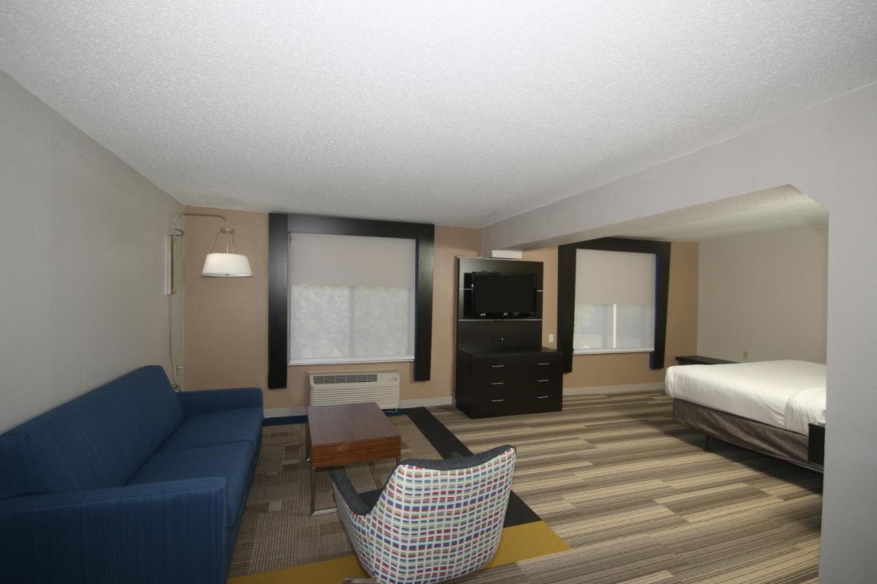 Holiday Inn Express Hillsville