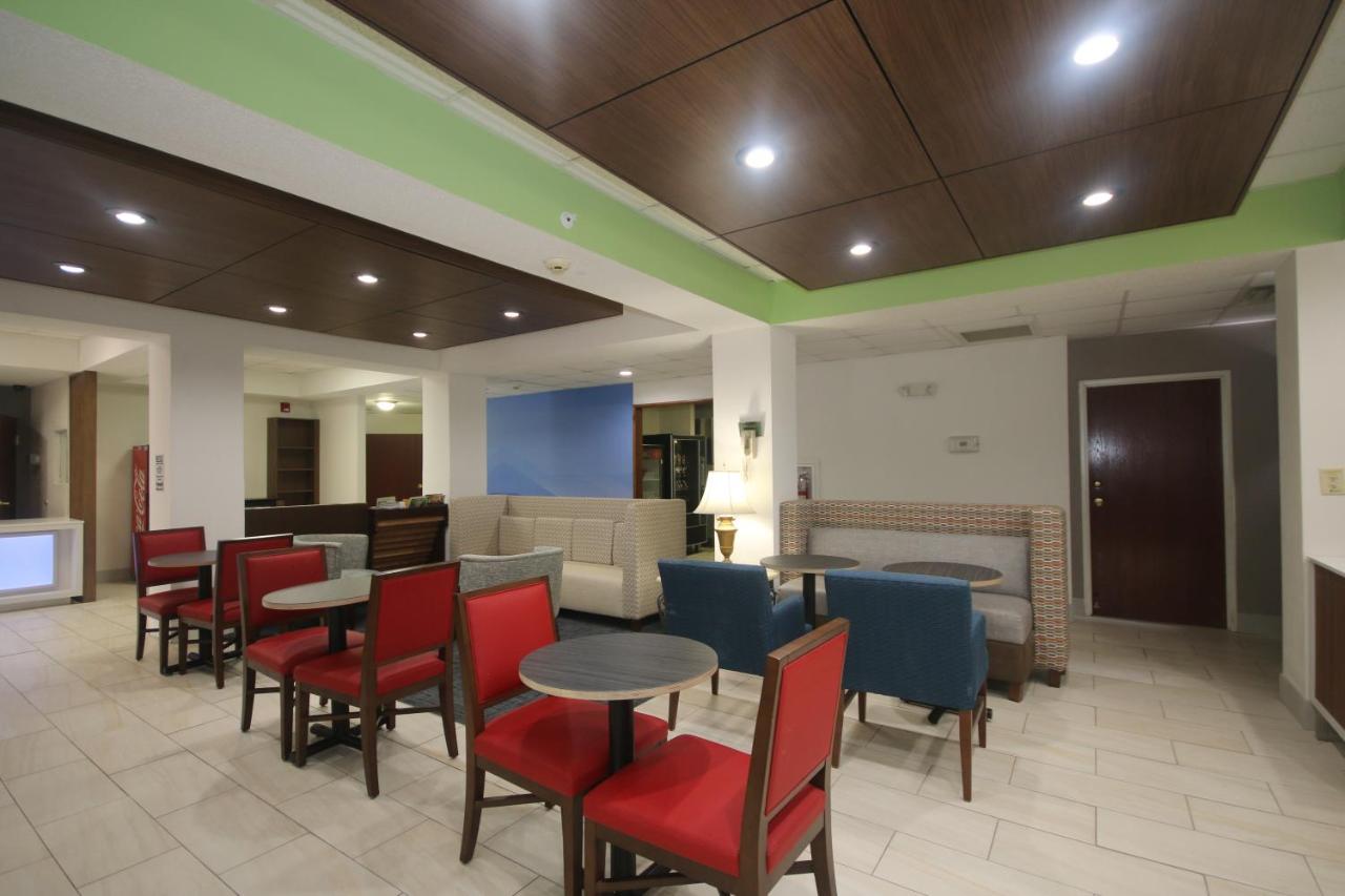 Holiday Inn Express Hillsville