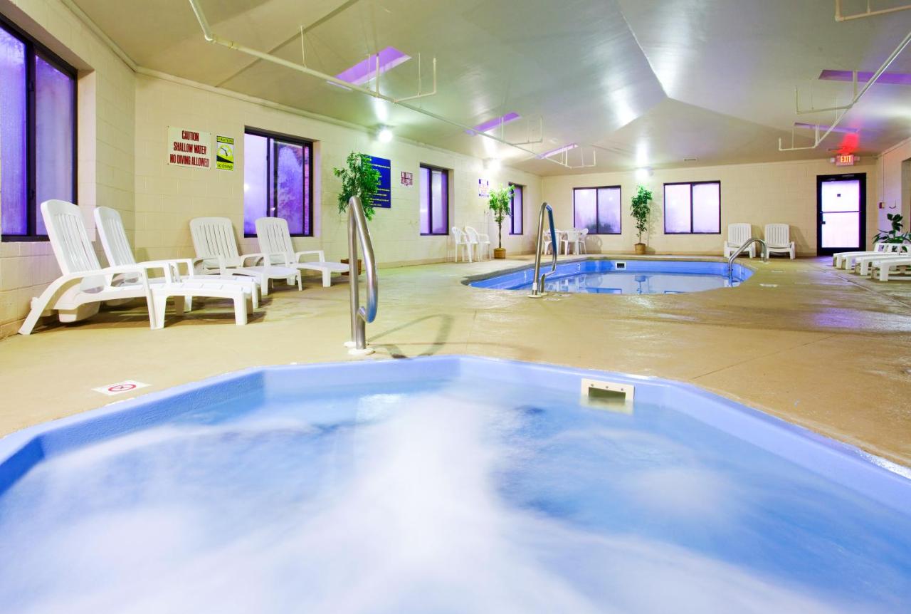 Holiday Inn Express Hillsville