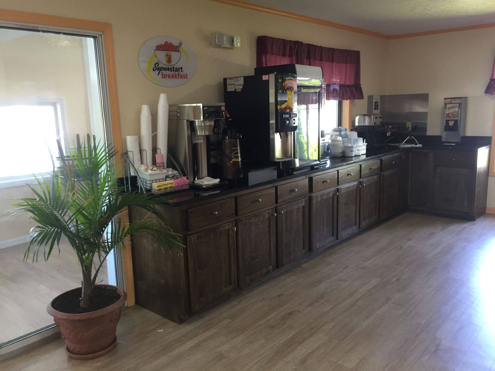 Super 8 by Wyndham Hillsville