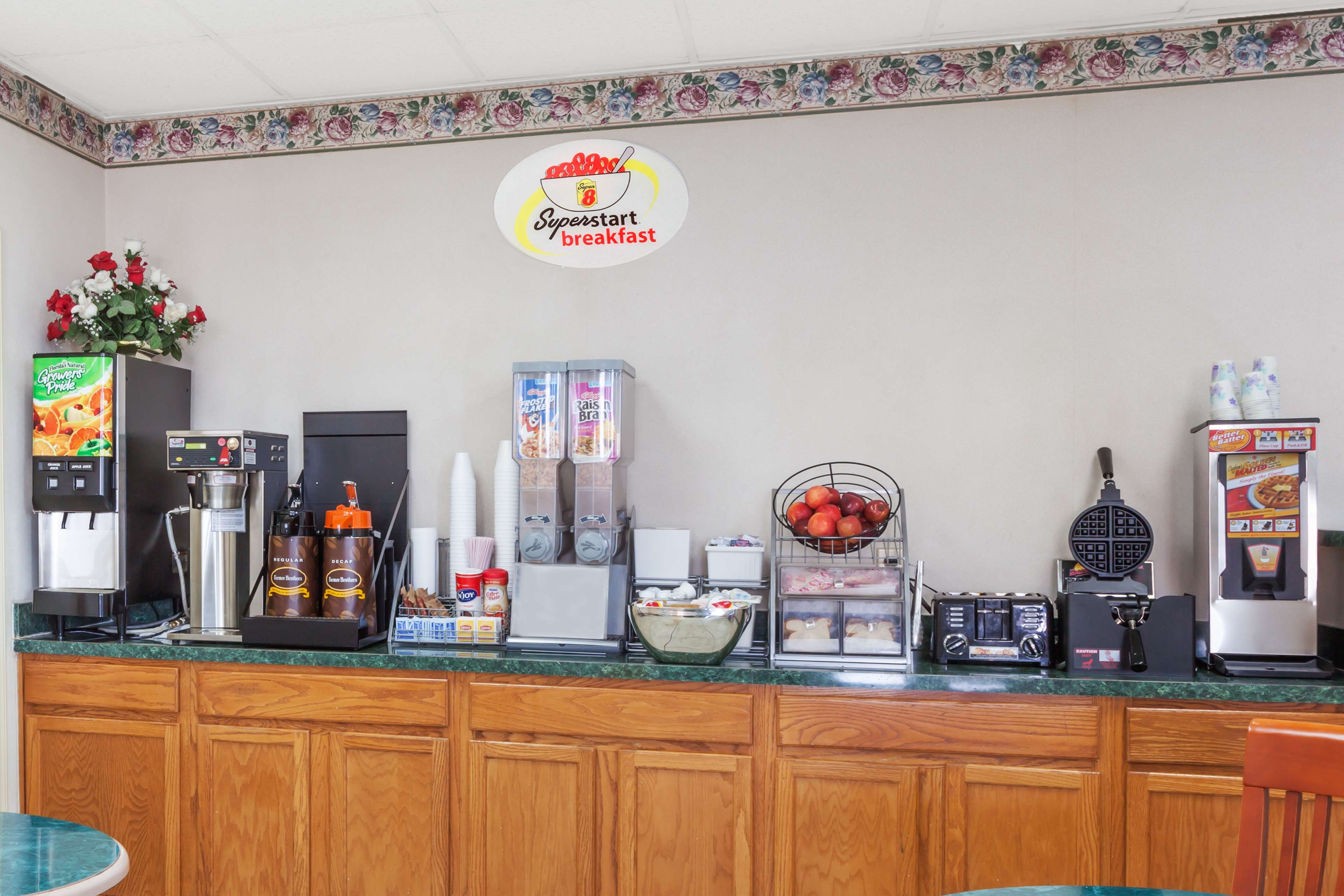 Super 8 by Wyndham Manassas