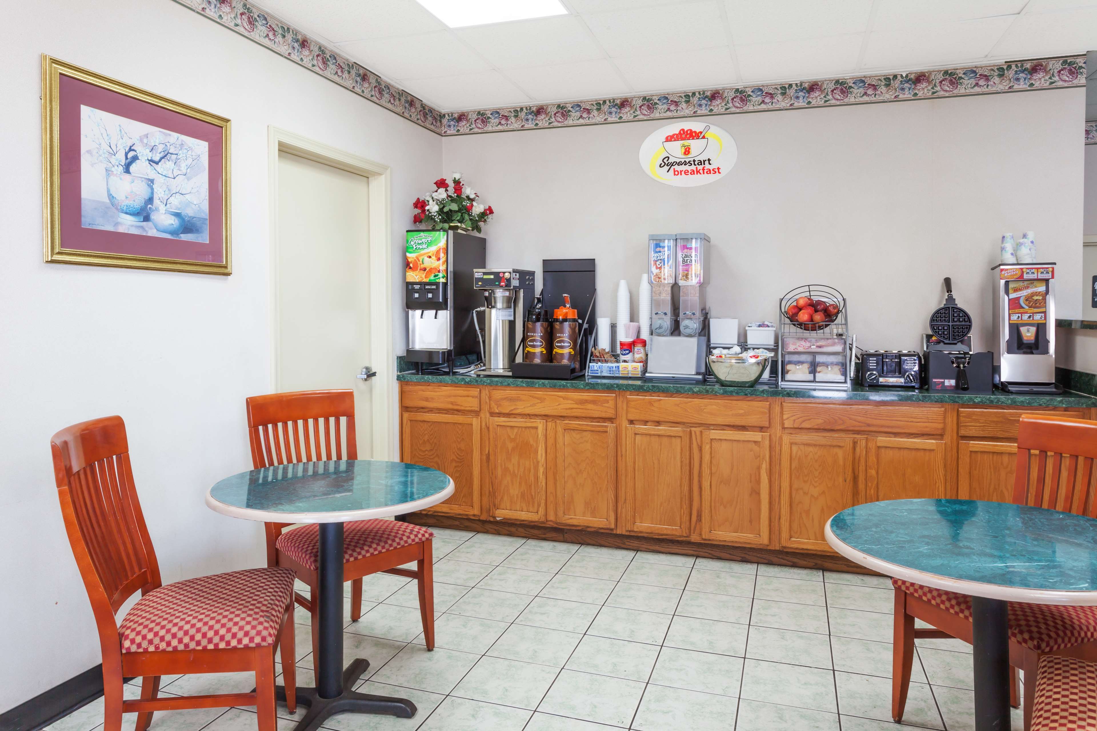 Super 8 by Wyndham Manassas