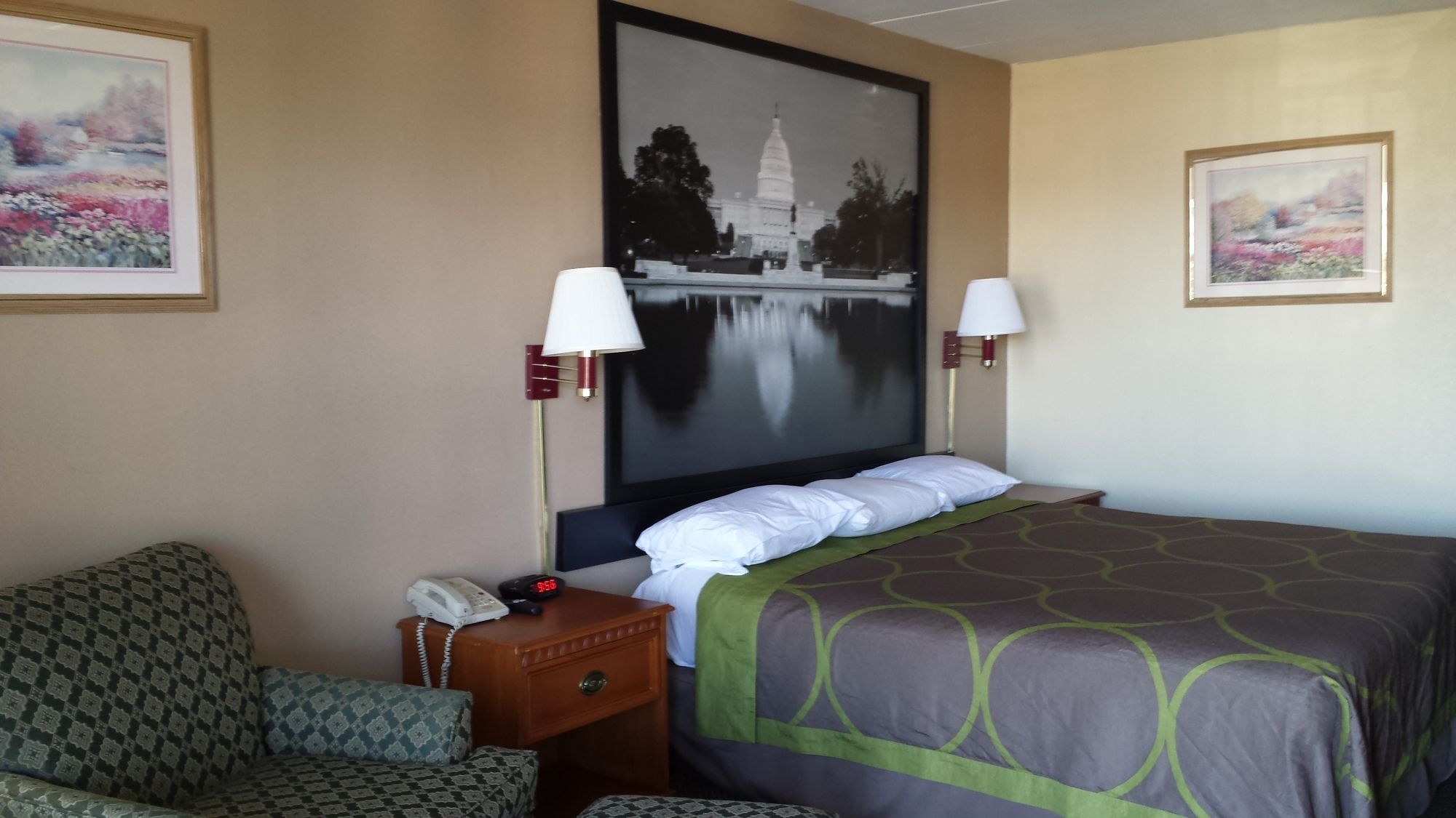 Super 8 by Wyndham Manassas