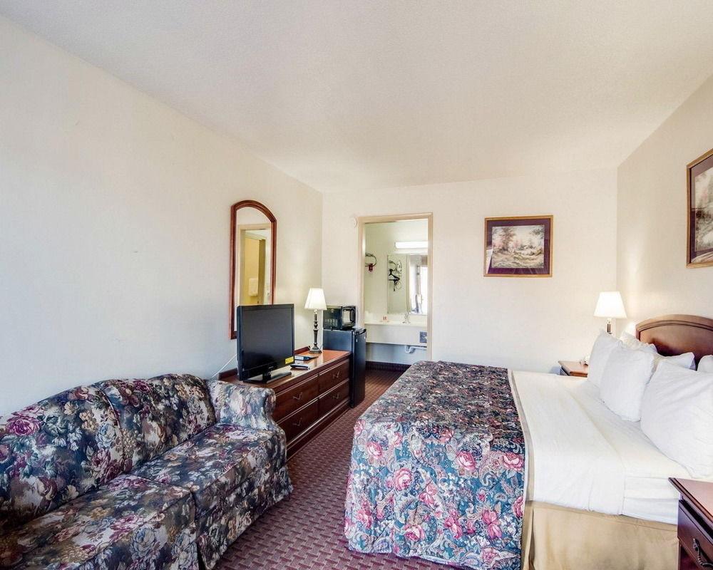 Econo Lodge Marion I-81