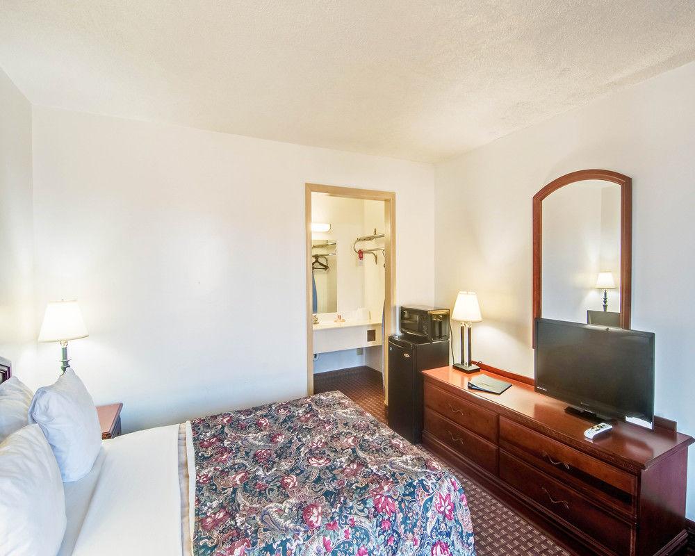 Econo Lodge Marion I-81