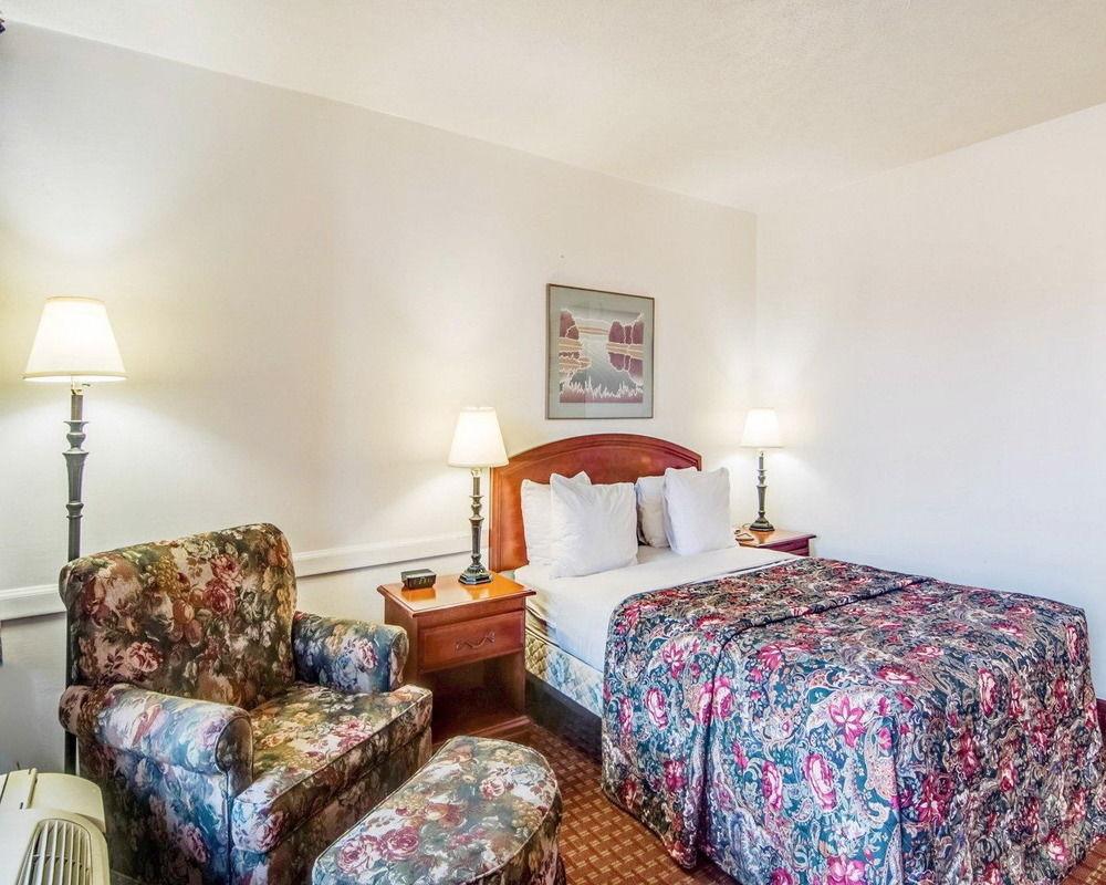 Econo Lodge Marion I-81