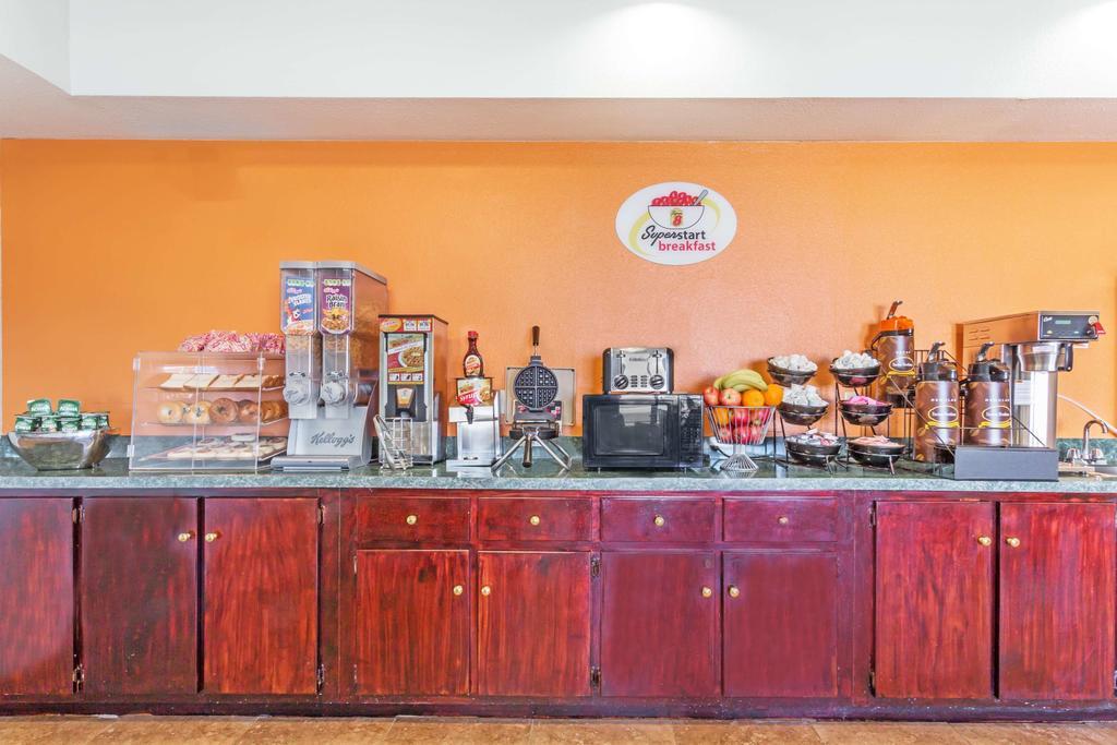 Super 8 by Wyndham Hull Street Midlothian/Richmond Area