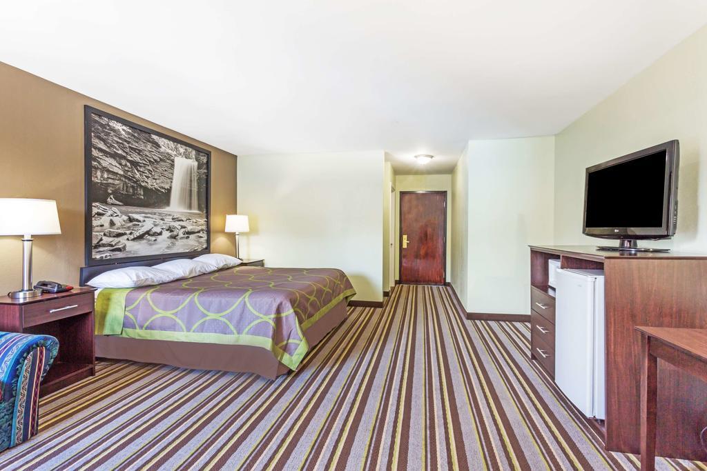 Super 8 by Wyndham Hull Street Midlothian/Richmond Area
