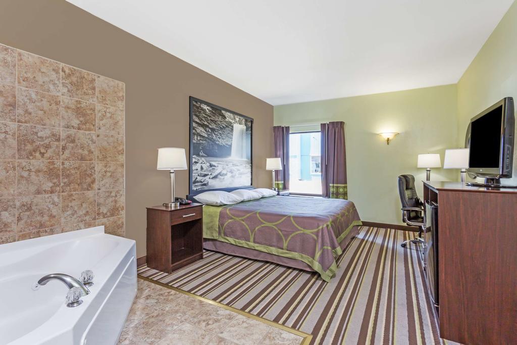 Super 8 by Wyndham Hull Street Midlothian/Richmond Area