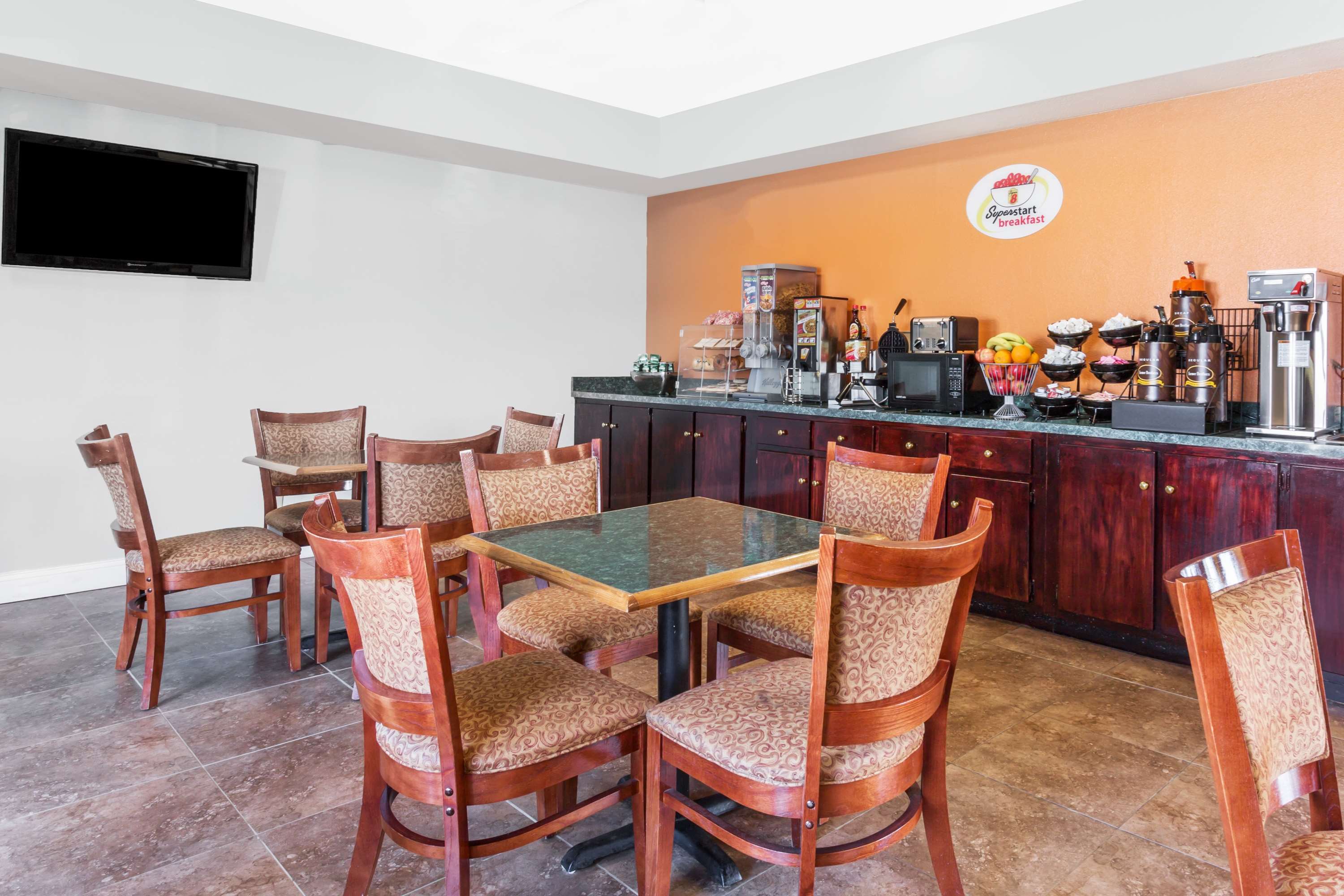 Super 8 by Wyndham Hull Street Midlothian/Richmond Area