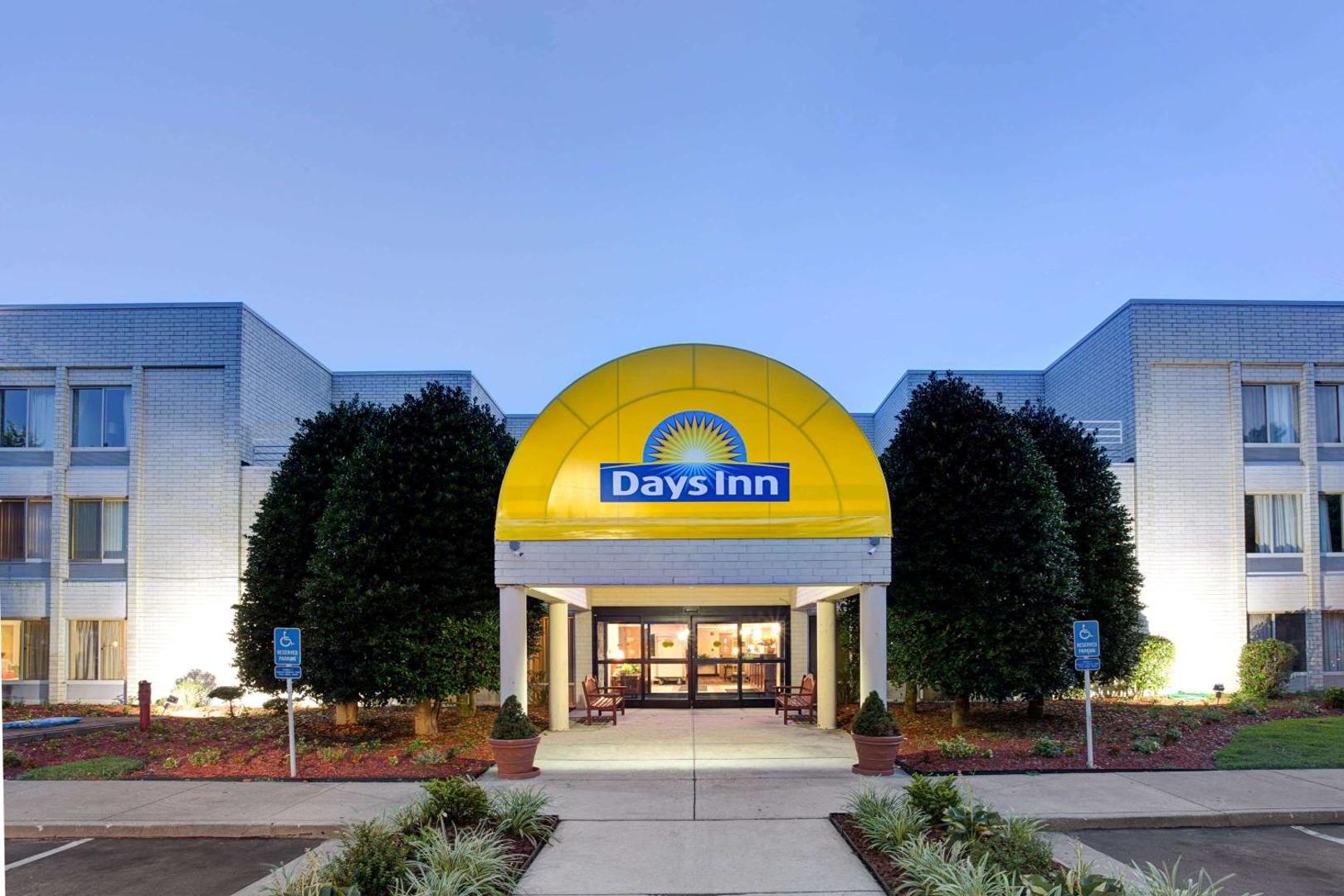 Days Inn by Wyndham Newport News City Center Oyster Point