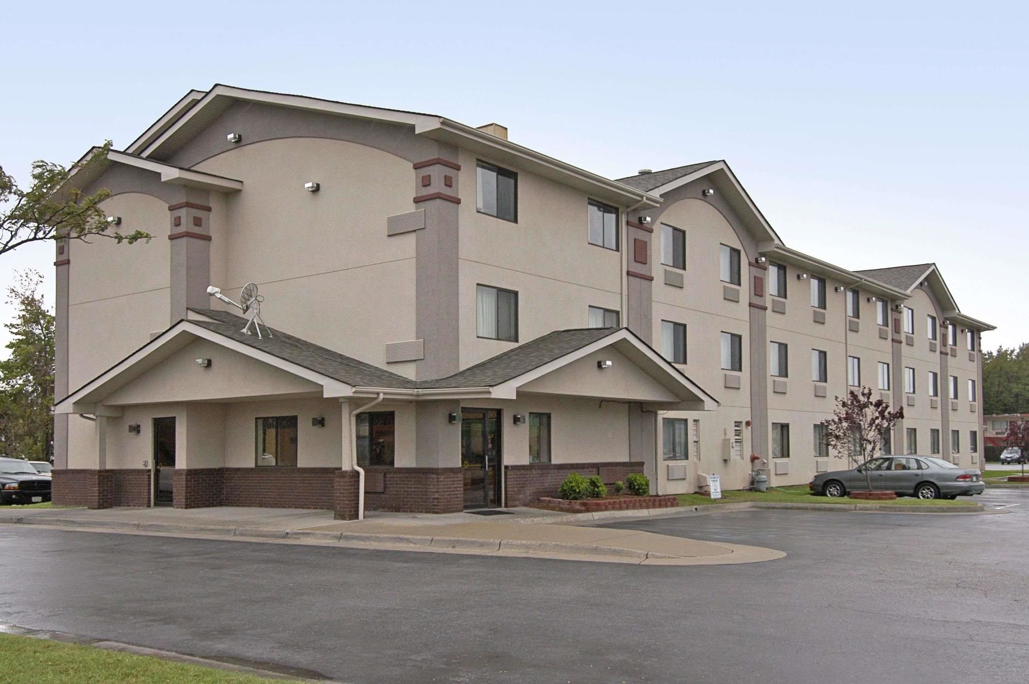 Super 8 by Wyndham Newport News/Jefferson Ave.