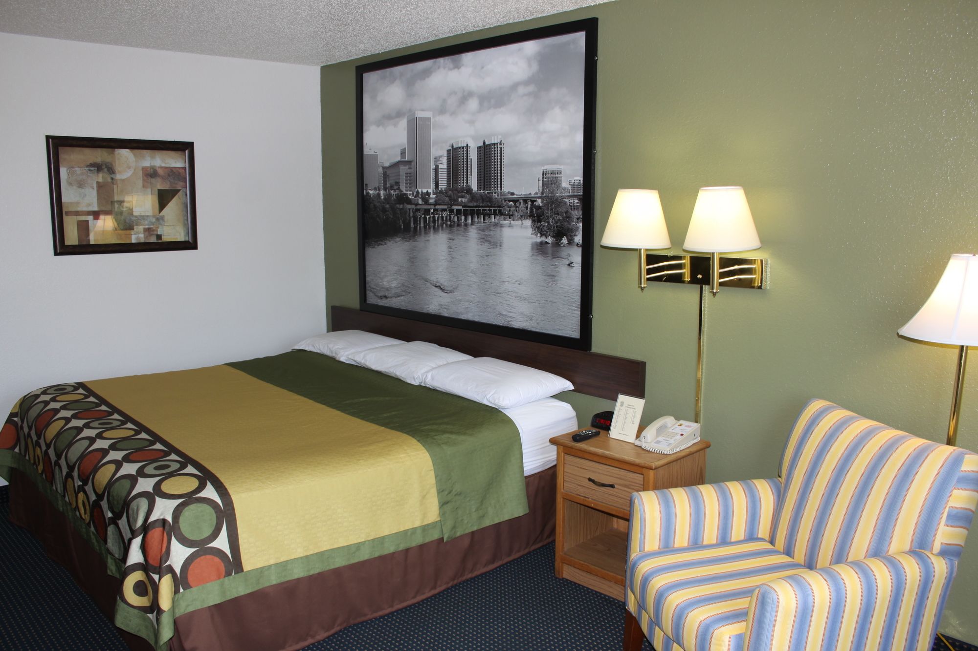Super 8 by Wyndham Newport News/Jefferson Ave.