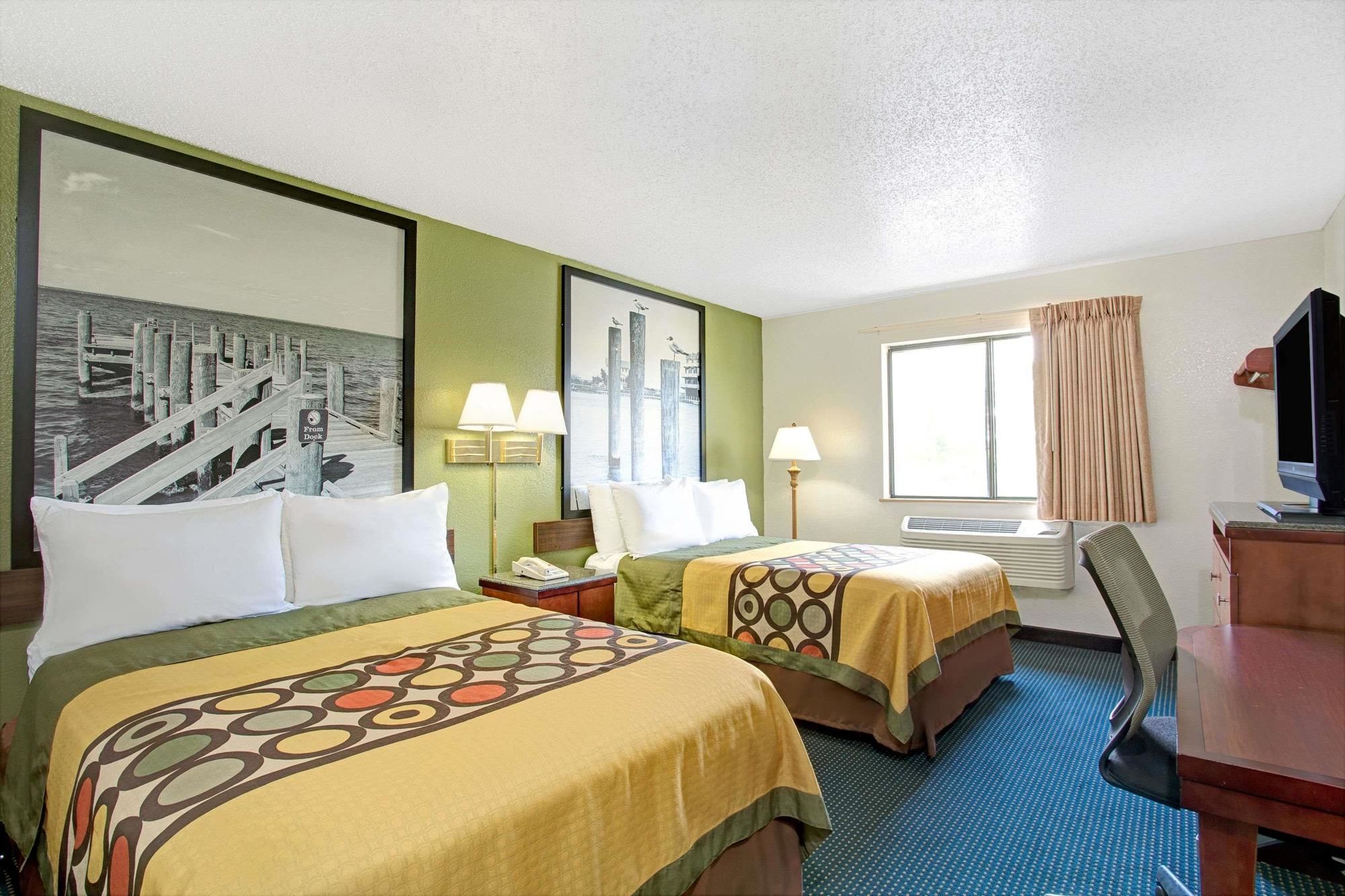 Super 8 by Wyndham Newport News/Jefferson Ave.