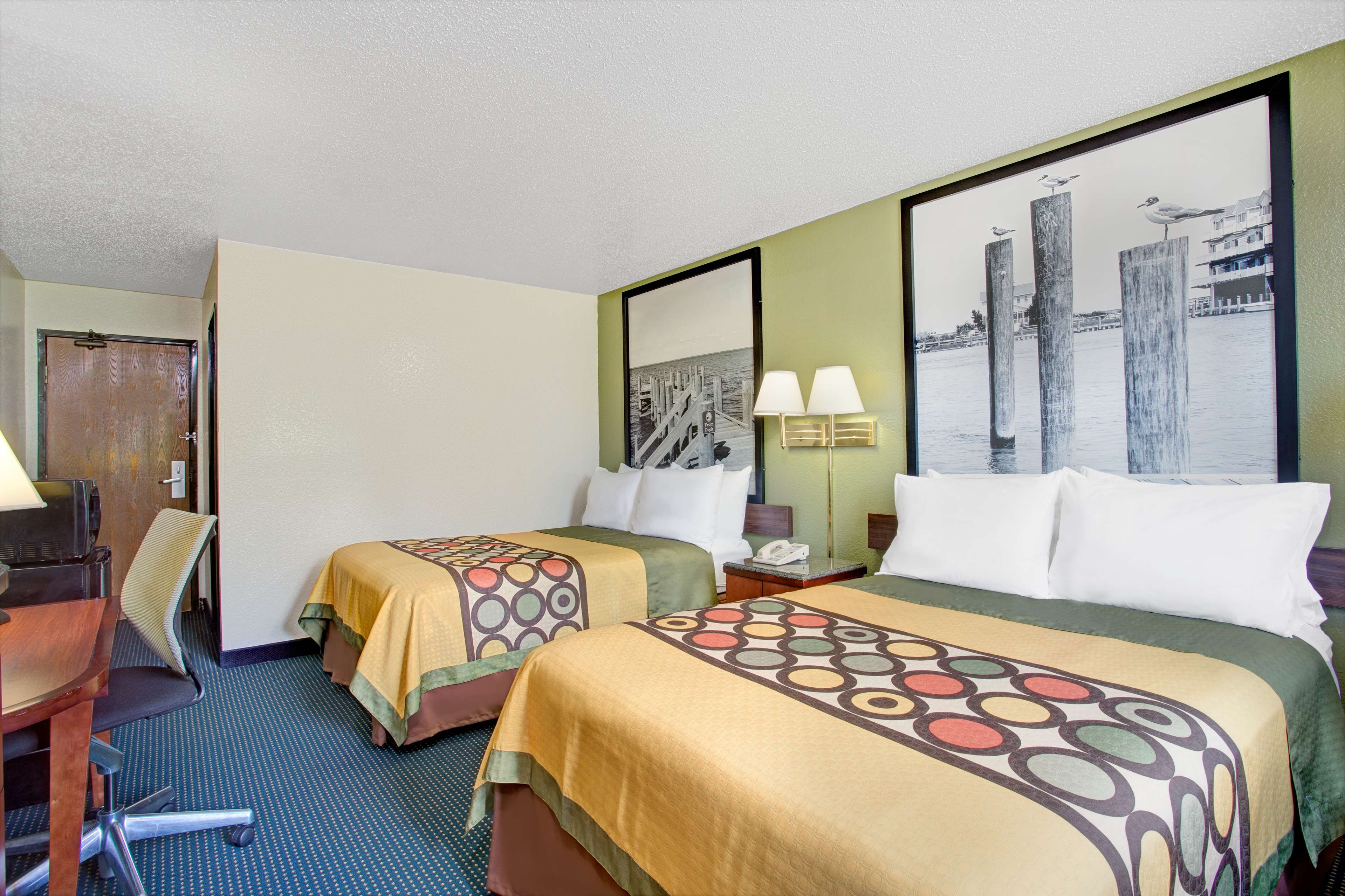 Super 8 by Wyndham Newport News/Jefferson Ave.