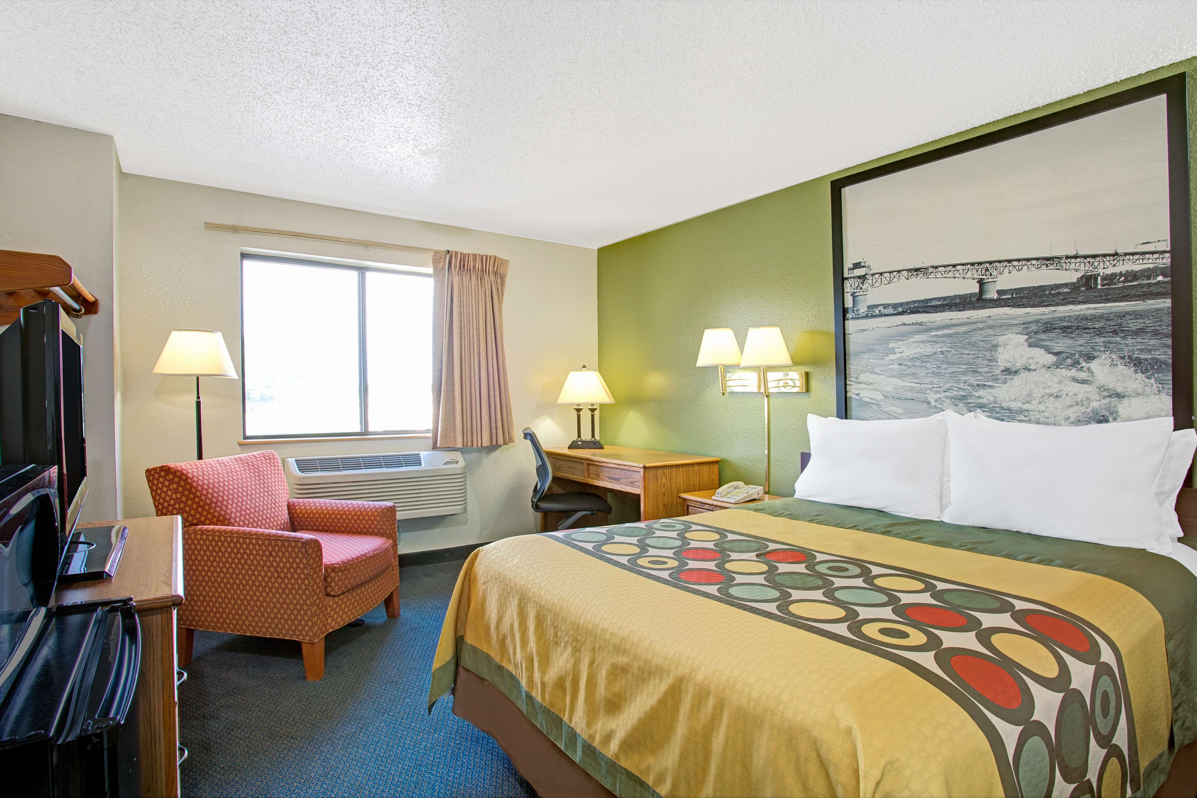 Super 8 by Wyndham Newport News/Jefferson Ave.