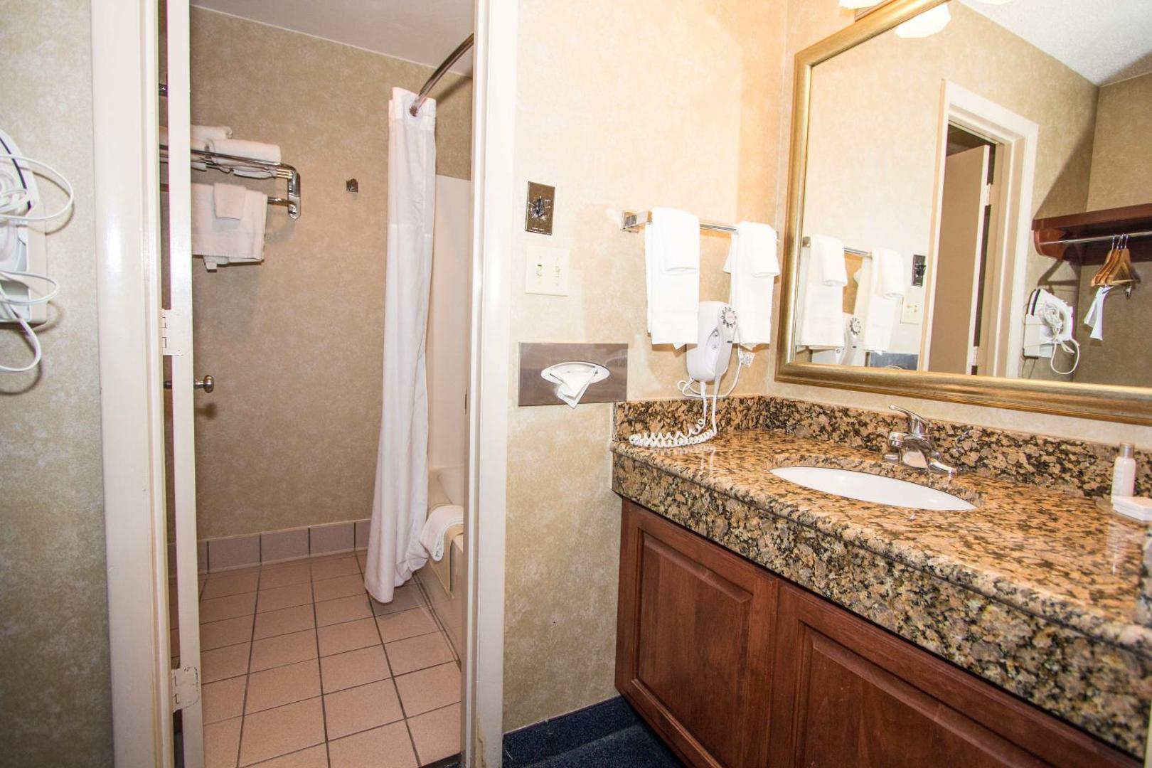 Red Roof Inn & Suites Newport News
