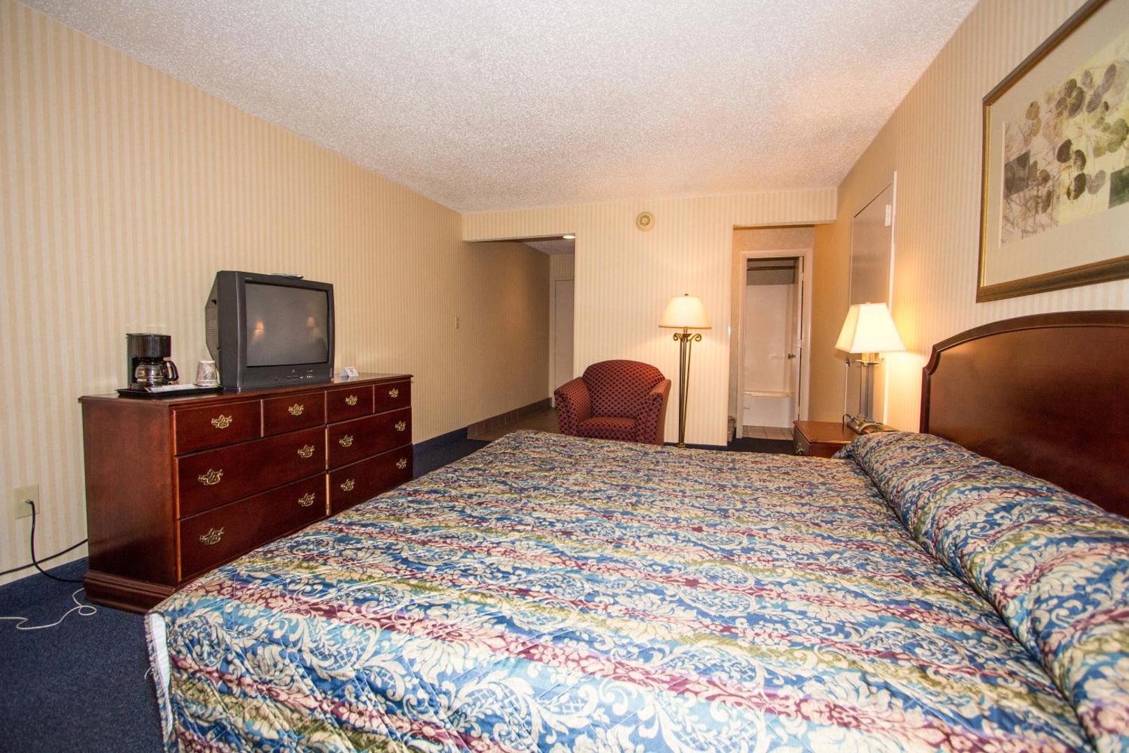 Red Roof Inn & Suites Newport News