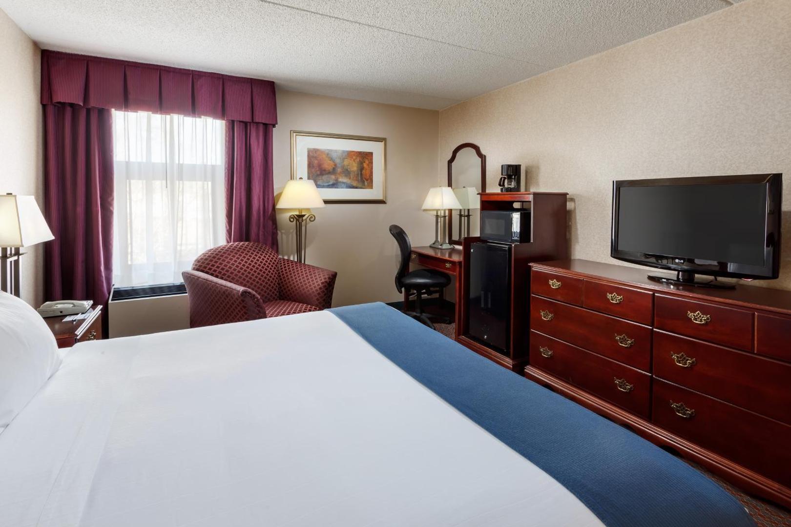 Red Roof Inn & Suites Newport News