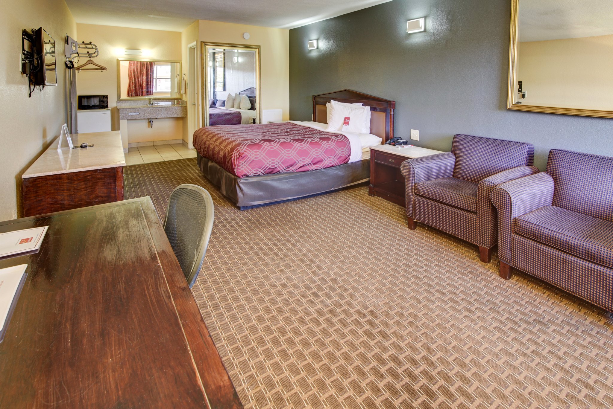Econo Lodge at Military Circle