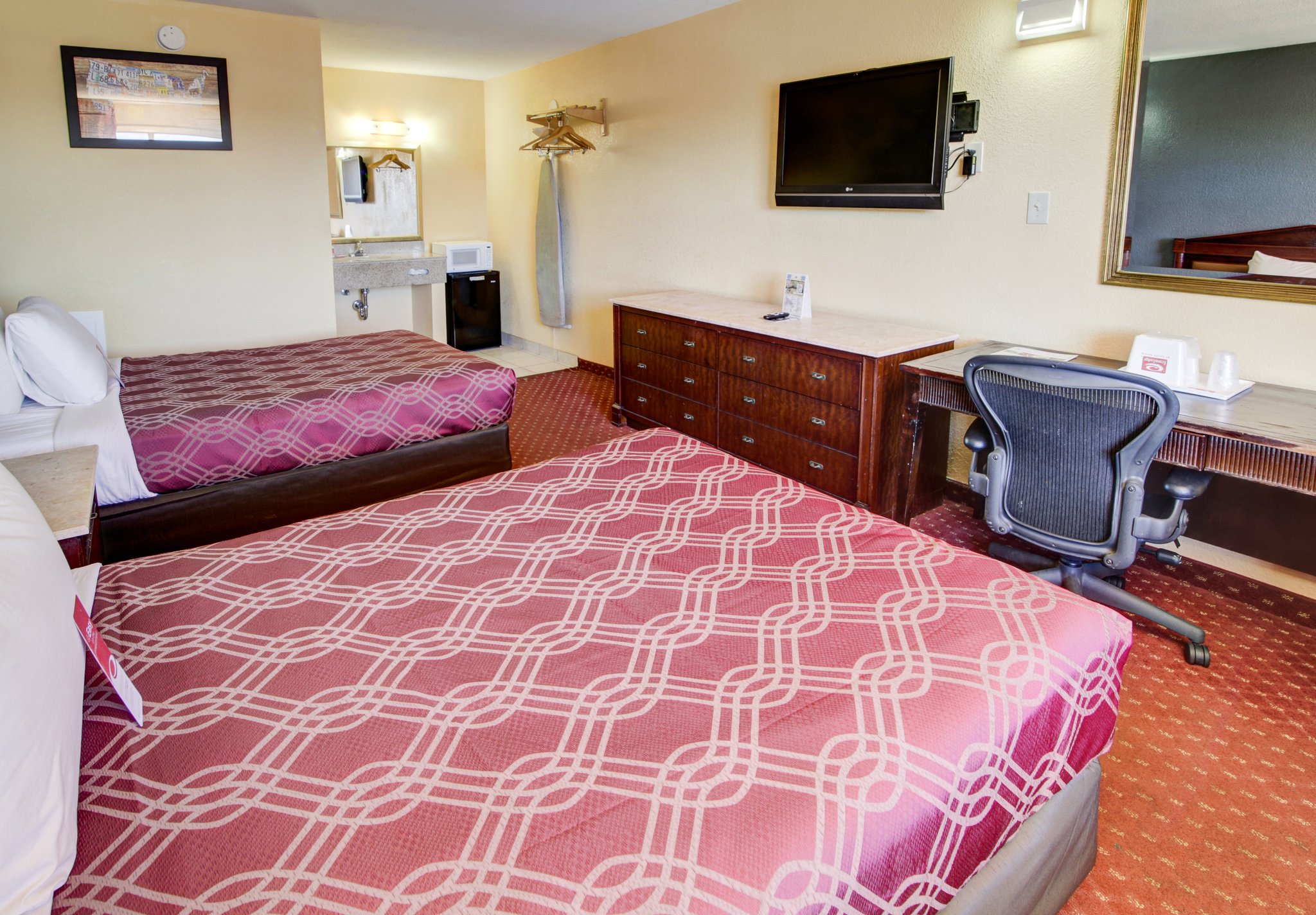 Econo Lodge at Military Circle