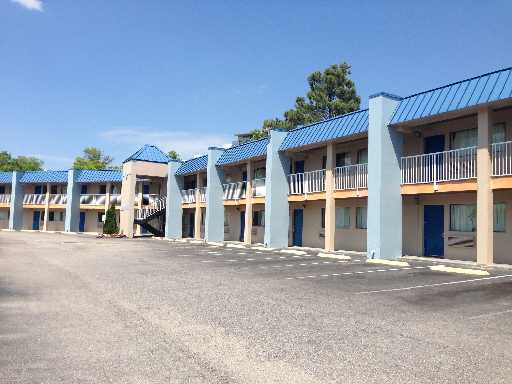 Super 8 by Wyndham Portsmouth Norfolk