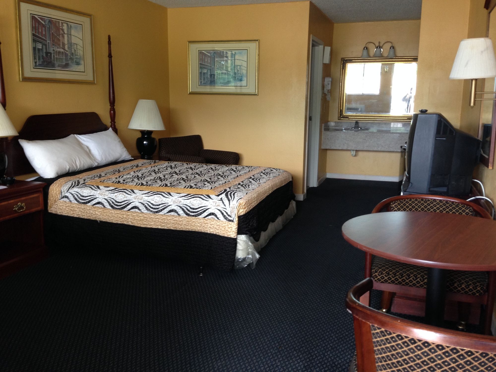 Super 8 by Wyndham Portsmouth Norfolk