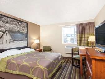 Super 8 by Wyndham Richlands/Claypool Hill Area