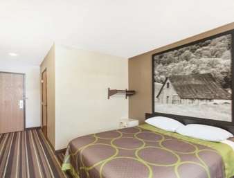 Super 8 by Wyndham Richlands/Claypool Hill Area