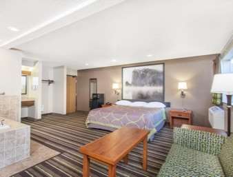 Super 8 by Wyndham Richlands/Claypool Hill Area