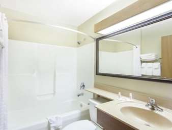 Super 8 by Wyndham Richlands/Claypool Hill Area