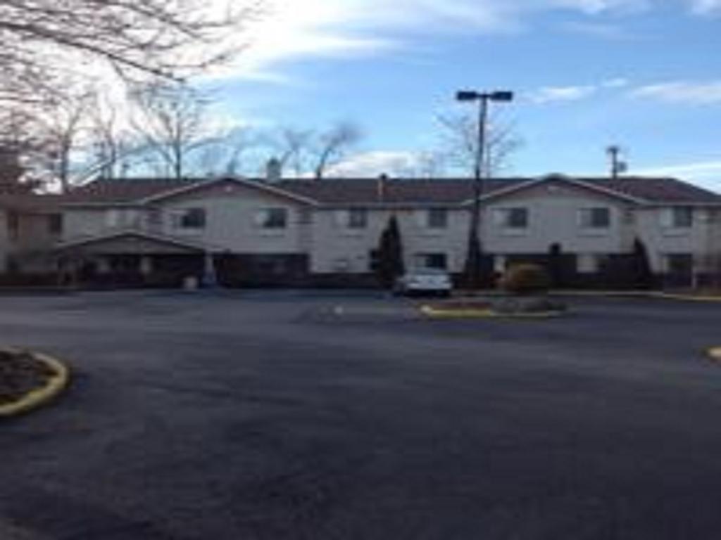 Super 8 by Wyndham Radford VA