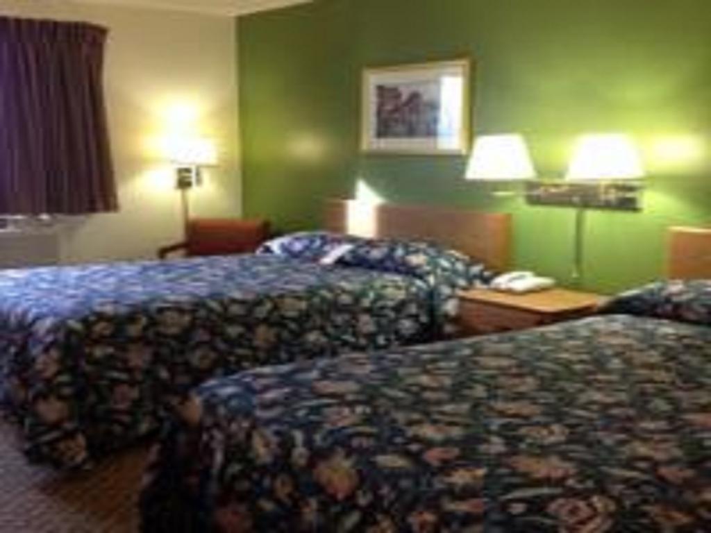 Super 8 by Wyndham Radford VA
