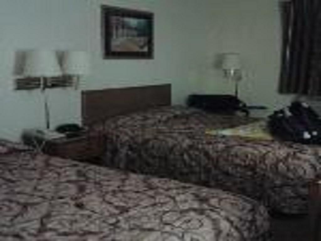 Super 8 by Wyndham Radford VA
