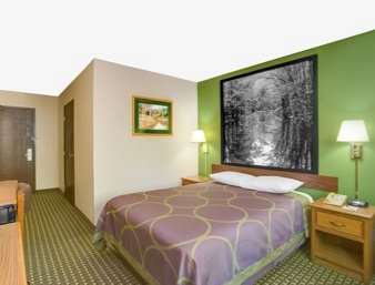Super 8 by Wyndham Radford VA