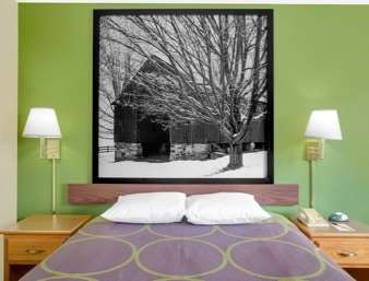 Super 8 by Wyndham Radford VA