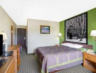 Super 8 by Wyndham Radford VA