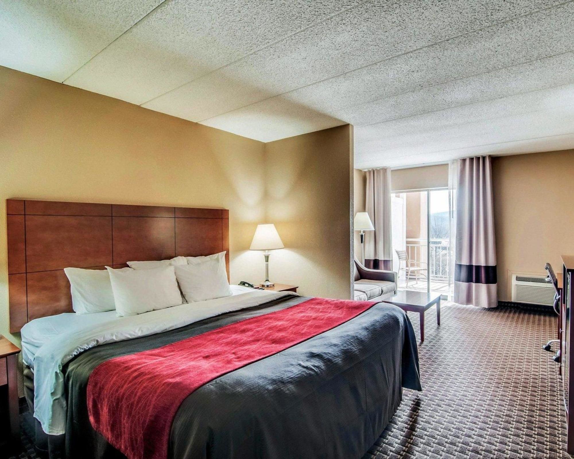 Comfort Inn & Suites Raphine - Lexington Near I-81 And I-64